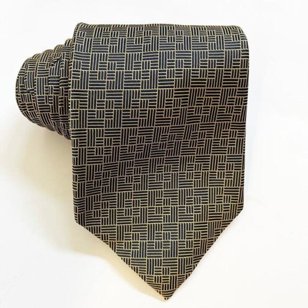 Lauren Ralph Lauren Mens Pink Necktie w/ Geometric Design Handmade 100% Silk LRL